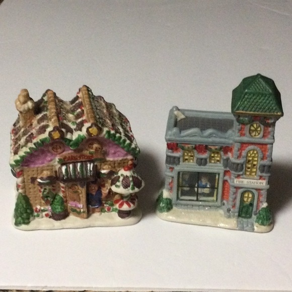 Two Cobblestone Christmas buildings The Fire house and the Gingerbread house. - Picture 1 of 11